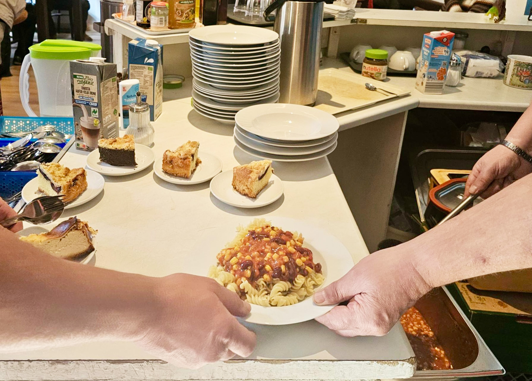 Essensausgabe in der Tagesstätte Sozialprojekt Prenzlauer Berg