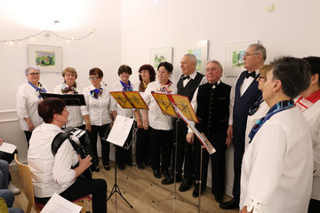 Der Chor Heimat brachte mit deutschen und russischen Weihnachtsliedern weihnachtliche Stimmung ins Stadtteilzentrum