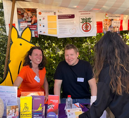 Koordinationsduo Claudia Schneider und Marius Hörning des Stadtteilzentrums Borsigwalde beim Familienfest