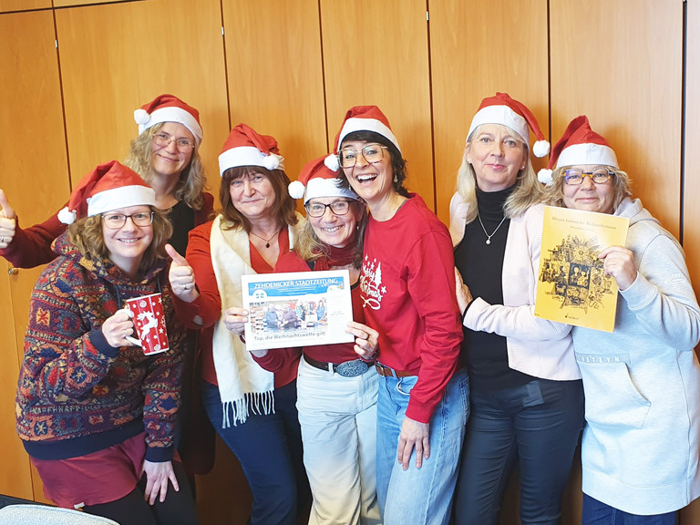 Das Team der Immanuel Beratung Zehdenick mit Weihnachtsmützen Das Team der Immanuel Beratung Zehdenick mit Weihnachtsmützen