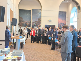 Diakoniedirektorin Ursula Schön spricht zu den anwesenden aus Politik und Sozialwirtschaft Diakoniedirektorin Ursula Schön spricht zu den anwesenden aus Politik und Sozialwirtschaft